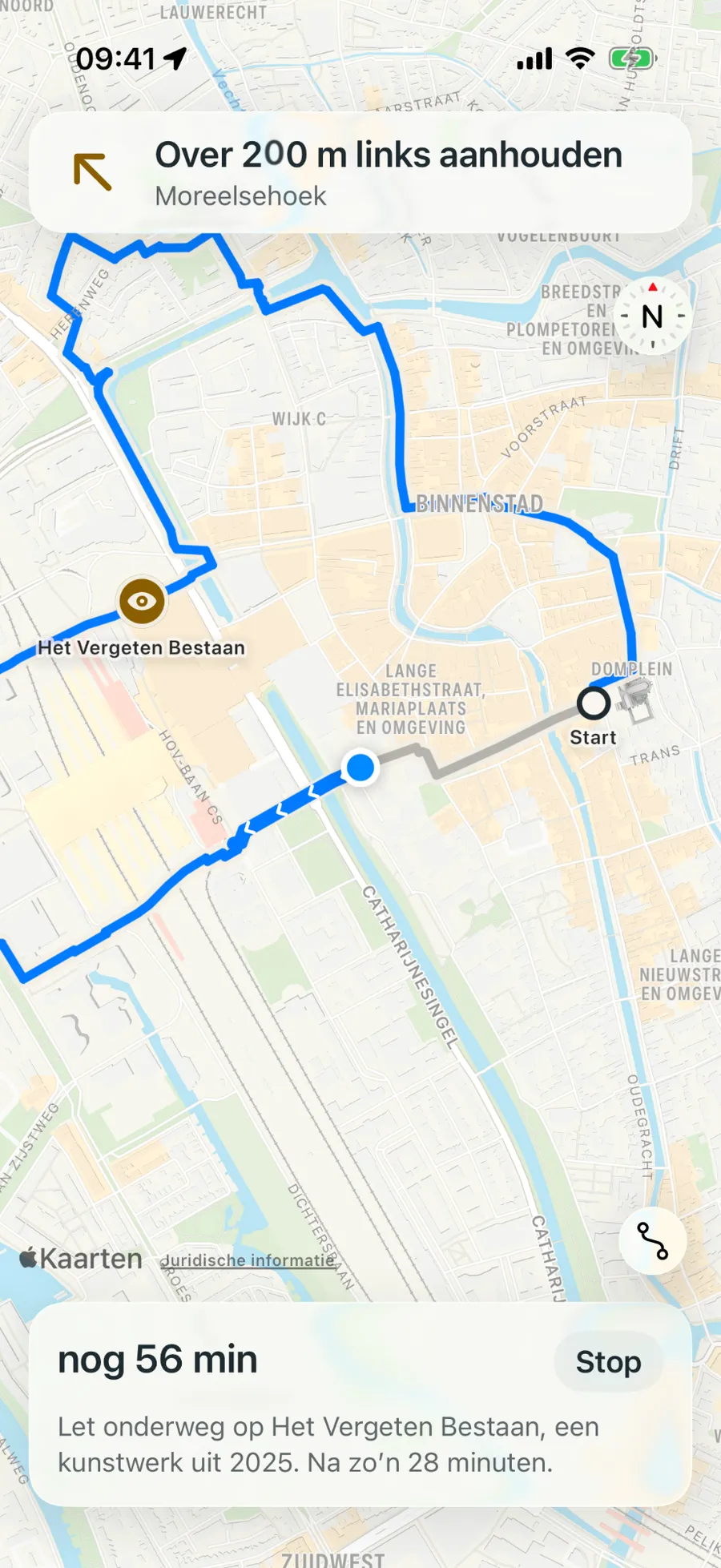 Kuier tijdens een wandeling: “Over 200 m links aanhouden, Moreelsehoek” boven de route op een kaart.
