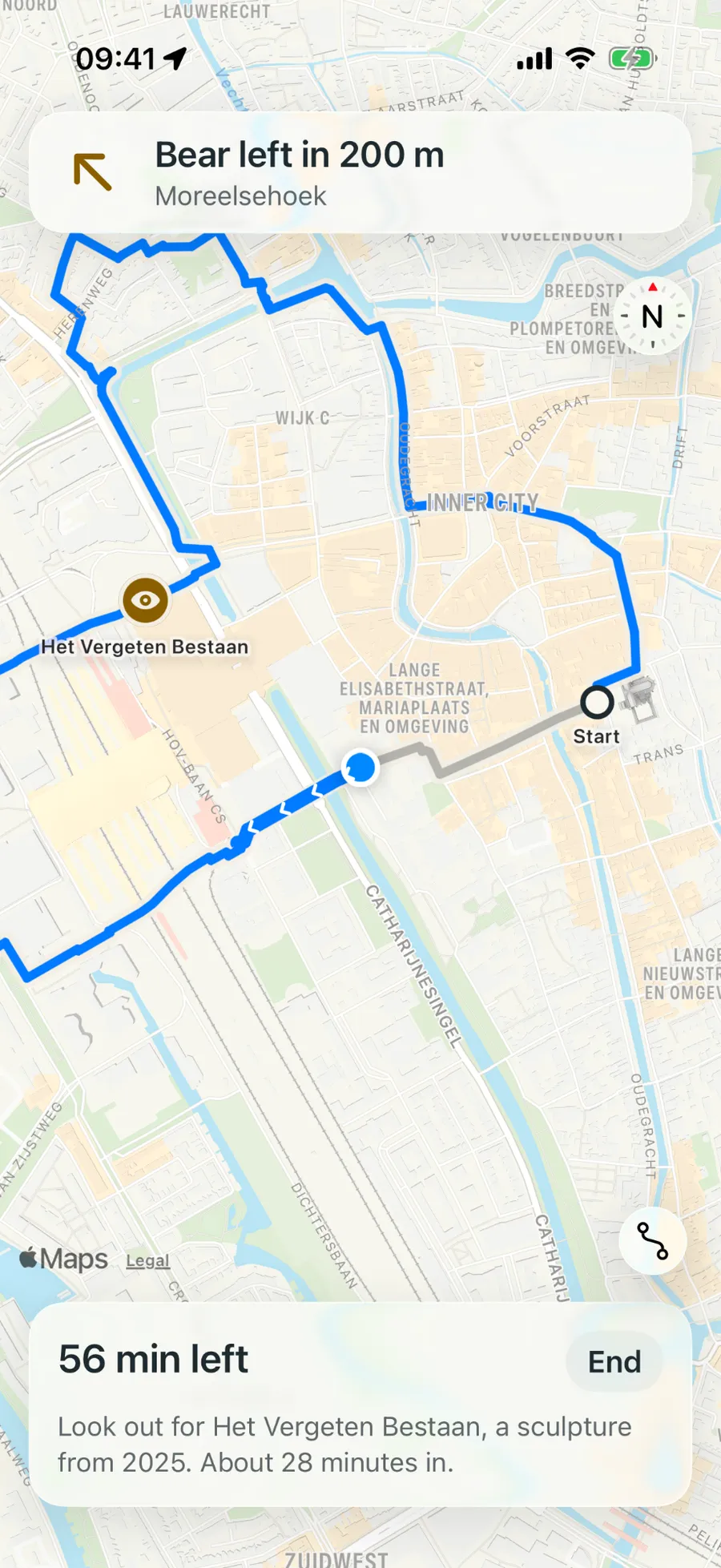 Kuier during a walk: “Bear left in 200 m, Moreelsehoek” above the route on a map.